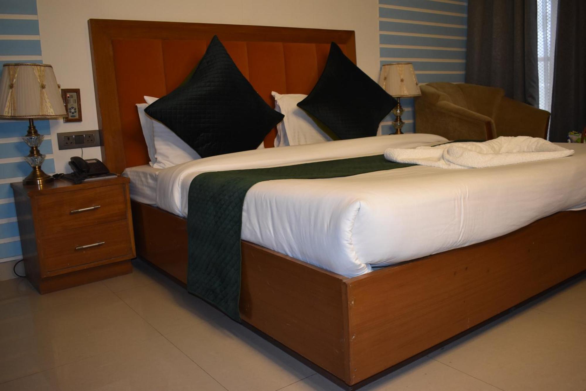 Hotel Padmini Palace Rani Pokhri Ngoại thất bức ảnh