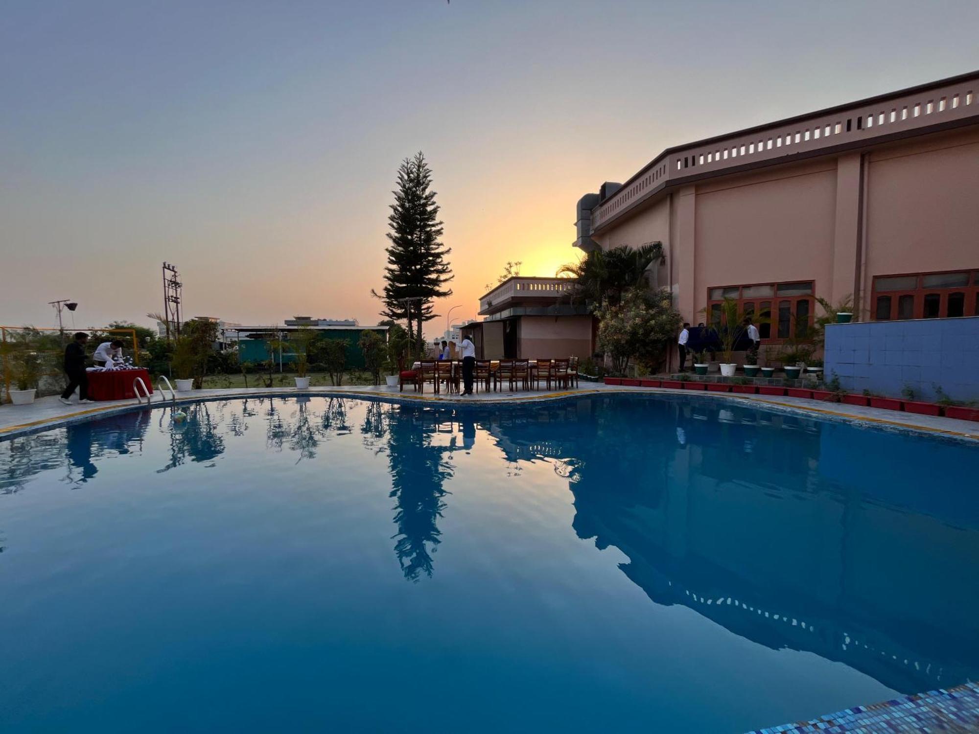 Hotel Padmini Palace Rani Pokhri Ngoại thất bức ảnh